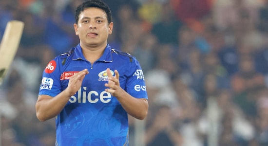 Piyush Chawla struck for the second time in the Mumbai Indians innings as in the 12th over he sent back Vijay Shankar. With Shubman Gill and Vijay Shankar departing in quick succession, Titans were 101/4 in 12.2 overs. 